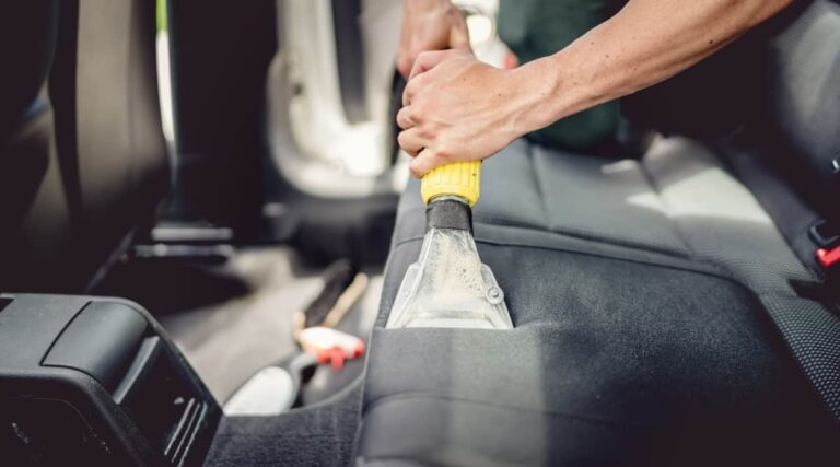 Cleaning-Car-with-Wet-Vacuum